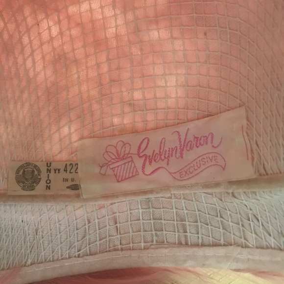 Mid century pink feathered hat - Picture 2 of 7